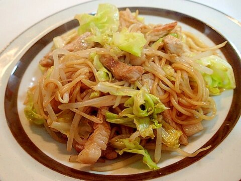 豚ロースと春キャベツともやしのソース焼きそば